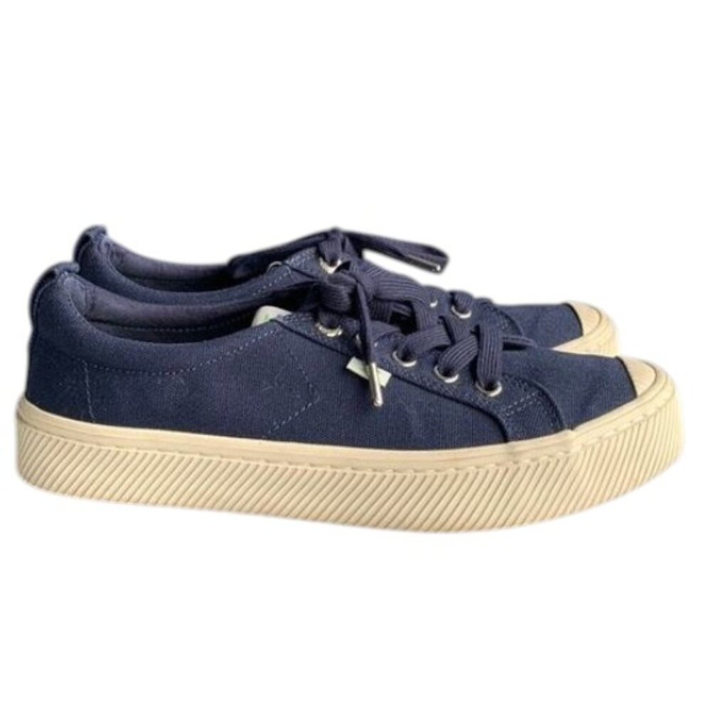 Cariuma Women’s 7.5 Blue OCA Low Canvas Sneakers Lace Up‎ Comfort Casual Shoes